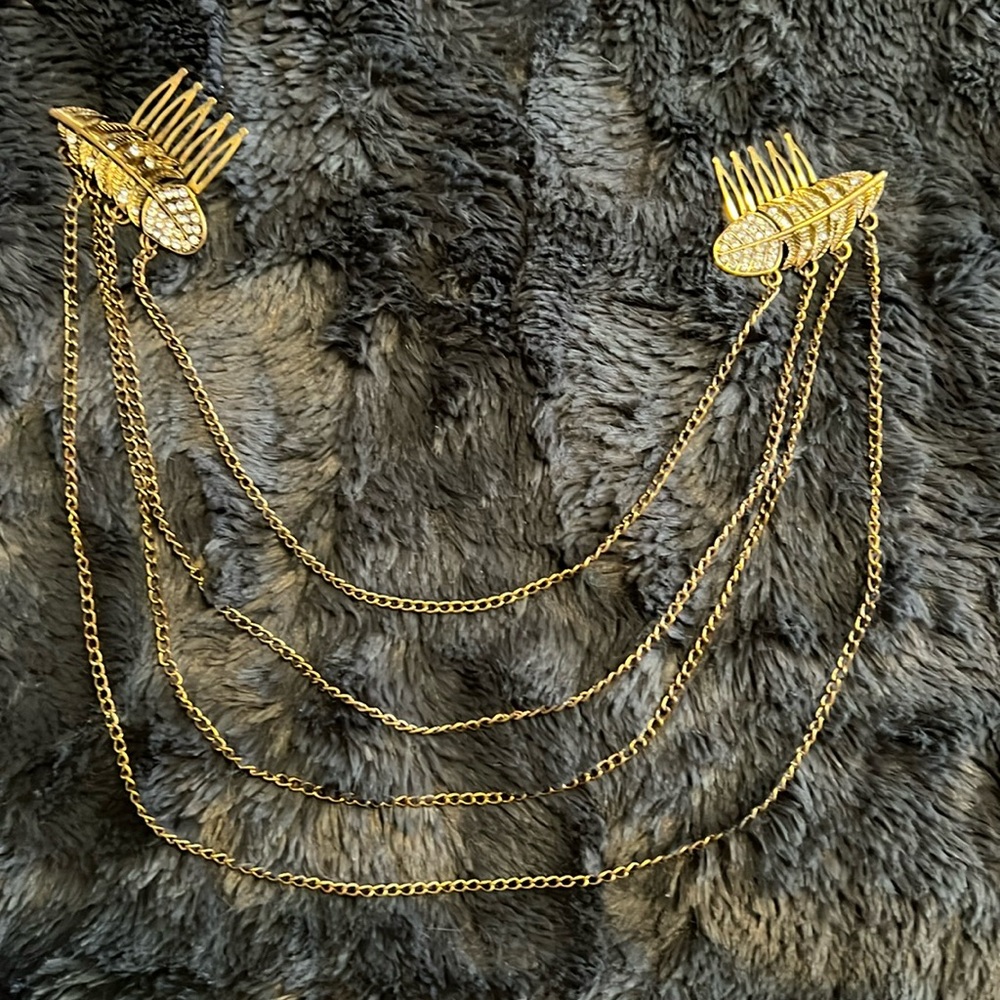 Hair clip- gold feathers festival